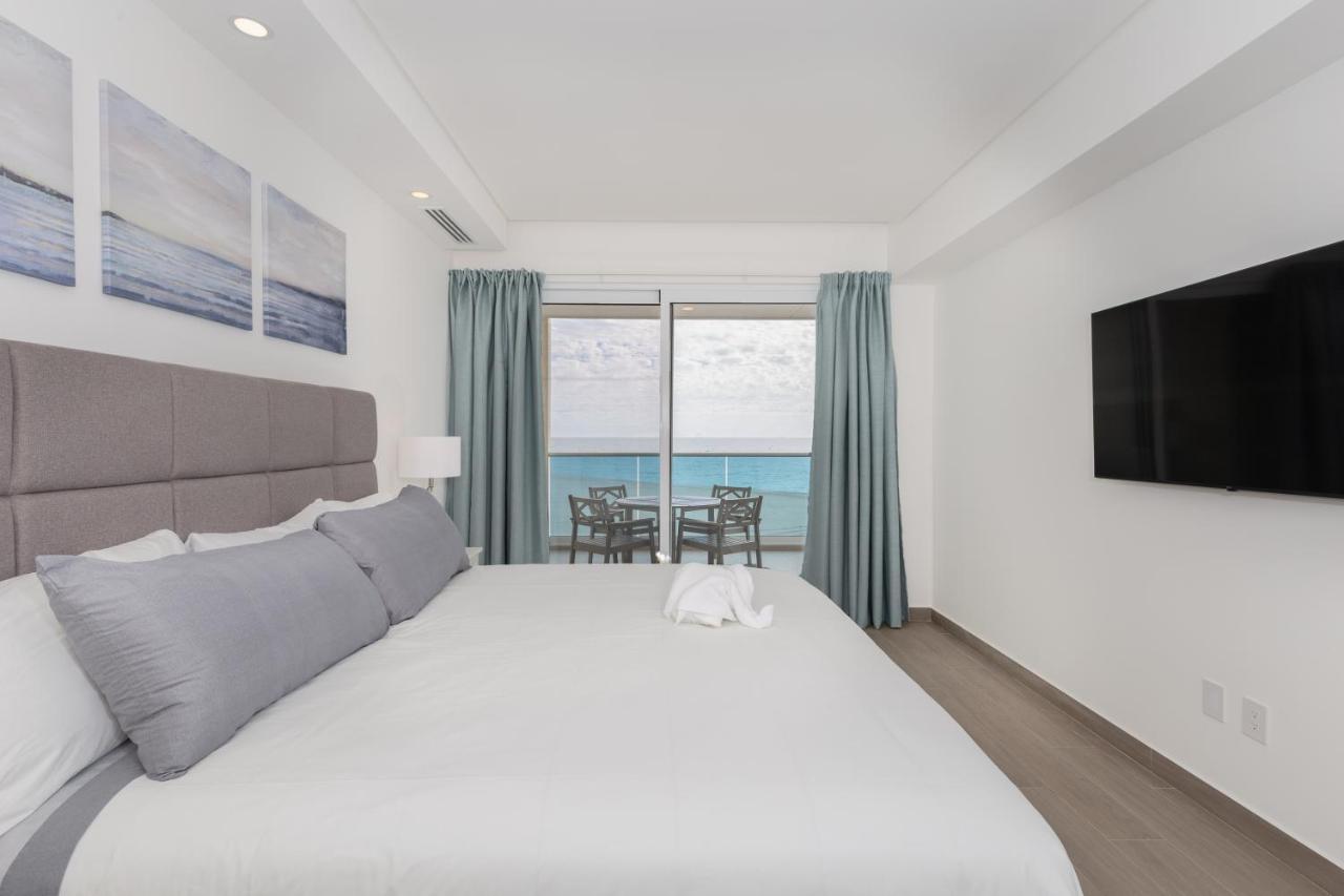 Brand New Contemporary 2 Bd Oceanfront Condo At Encantame Towers Verano E302 Playa Encanto Kültér fotó